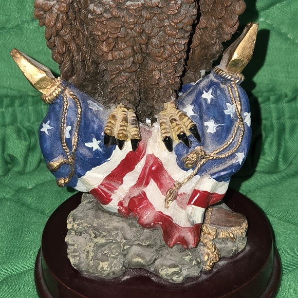 Patriotic Bald Eagle Sculpture with American Flag - Picture 5 of 6